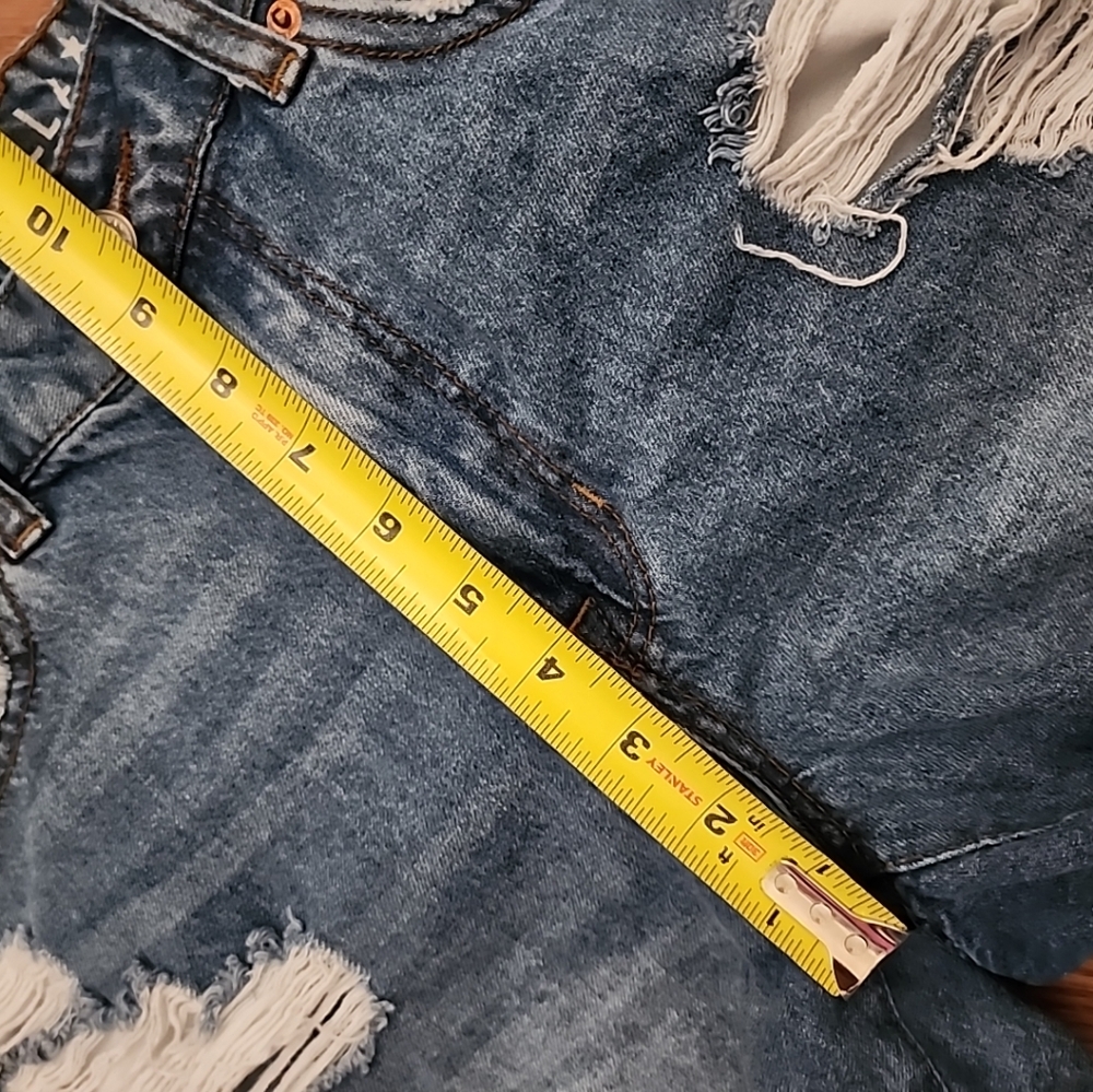 Vanilla Star 90 Boyfriend Size 7 Shorts Distressed - Picture 9 of 10